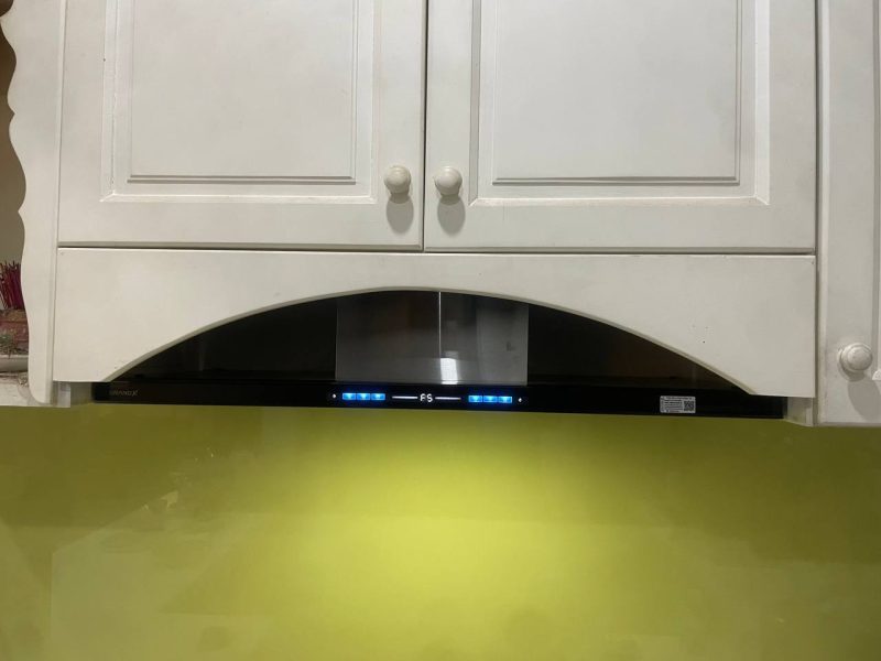 Máy hút mùi áp tường GrandX GX H90T78B