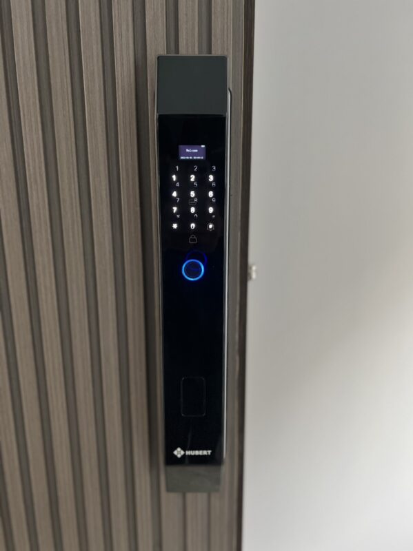 KHÓA VÂN TAY CỬA GỖ HUBERT HB CG25 BLACK 8 KHÓA VÂN TAY CỬA GỖ HUBERT HB CG25 BLACK