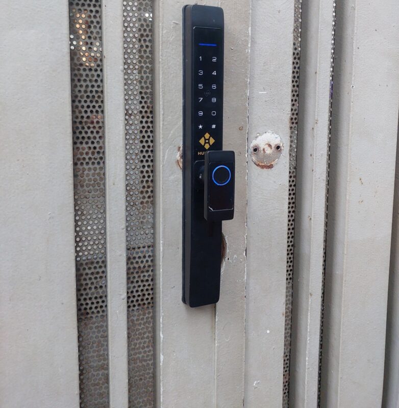 KHÓA VÂN TAY CỬA NHÔM HUBERT HB CN39 STYLE B BLACK 4 KHÓA VÂN TAY CỬA NHÔM HUBERT HB CN39 STYLE B BLACK