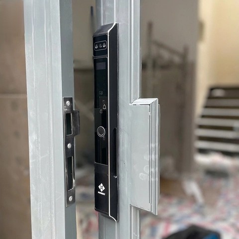 KHÓA VÂN TAY CỬA NHÔM HUBERT HB CN85F BLACK 16 KHÓA VÂN TAY CỬA NHÔM HUBERT HB CN85F BLACK