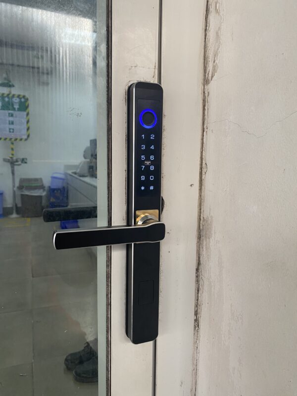 KHÓA VÂN TAY CỬA NHÔM HUBERT HB CN79 BLACK WIFI 16 KHÓA VÂN TAY CỬA NHÔM HUBERT HB CN79 BLACK WIFI