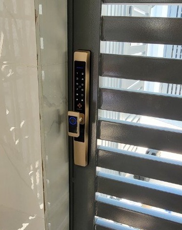 KHÓA VÂN TAY CỬA NHÔM HUBERT HB CN39 STYLE B SAND GOLD 3 KHÓA VÂN TAY CỬA NHÔM HUBERT HB CN39 STYLE B SAND GOLD