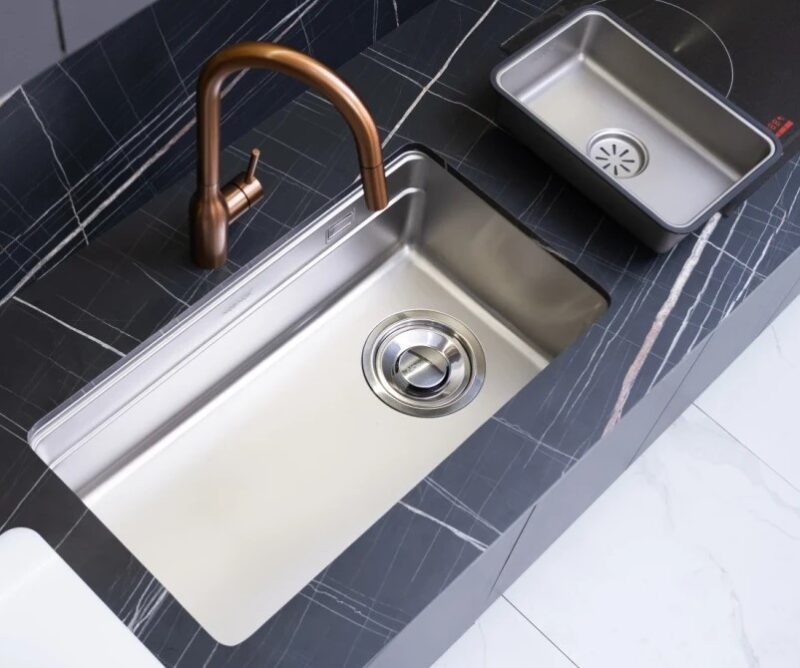 CHẬU RỬA BÁT 1 HỐ NOBINOX ARVO V676 TẶNG KÈM VÒI 7 CHẬU RỬA BÁT 1 HỐ NOBINOX ARVO V676 TẶNG KÈM VÒI